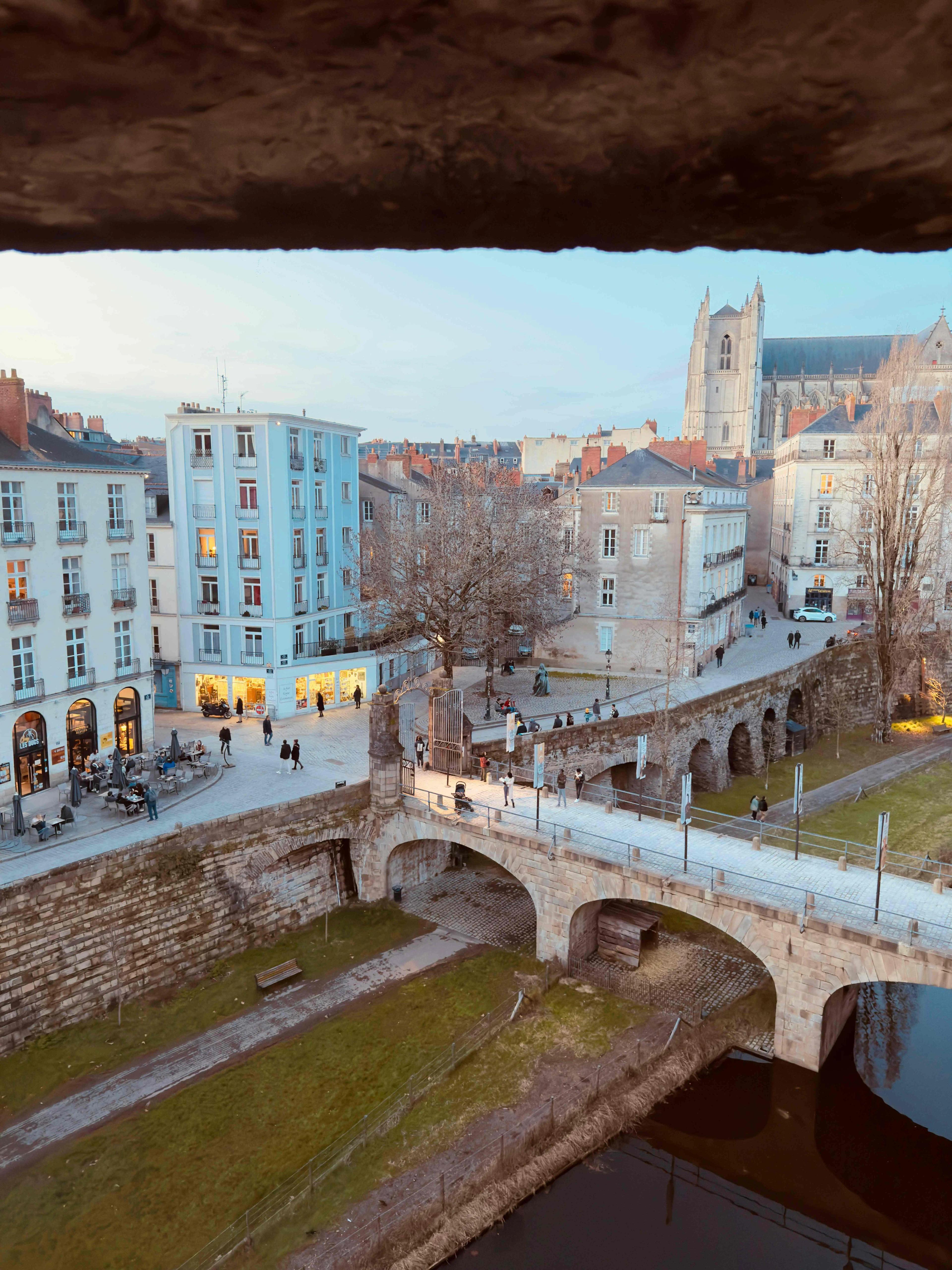 nantes background